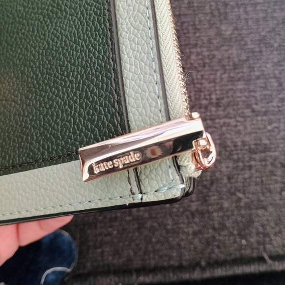 BNWOT KATE SPADE SMALL BIFOLD WALLET GREEN LEATHER 6 INSIDE SLOTS & CASH SLEEVE - Picture 8 of 8